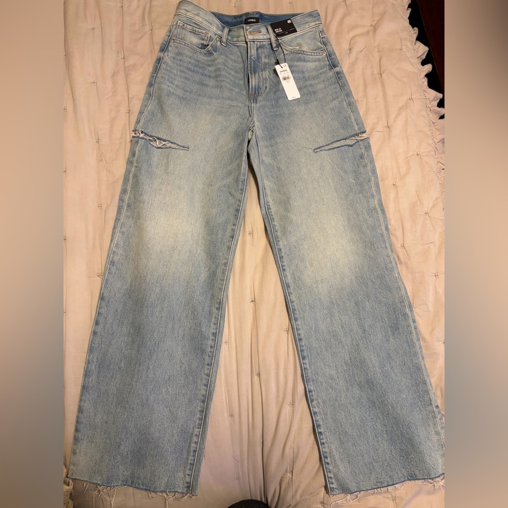 Express Wide Leg High Rise jeans. Size 4R. NWT